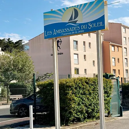 T2 Proche Port ! Terrasse Plancha Wifi !